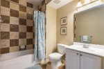 Sunset Island 37 Fountain Drive East, Unit 5B Second Bathroom